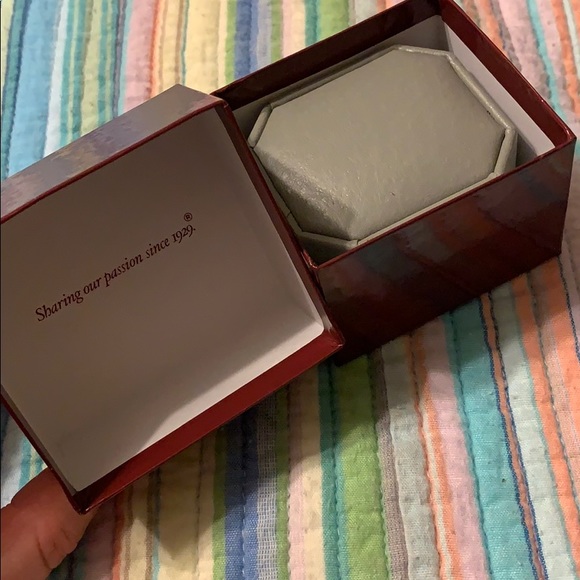 14k White Gold Filigree Ring. - Picture 7 of 8